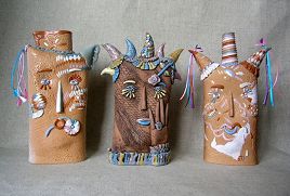 Серия декоративных ваз «Шуты»
h-34см, керамика, пигменты, ангобы, глазури